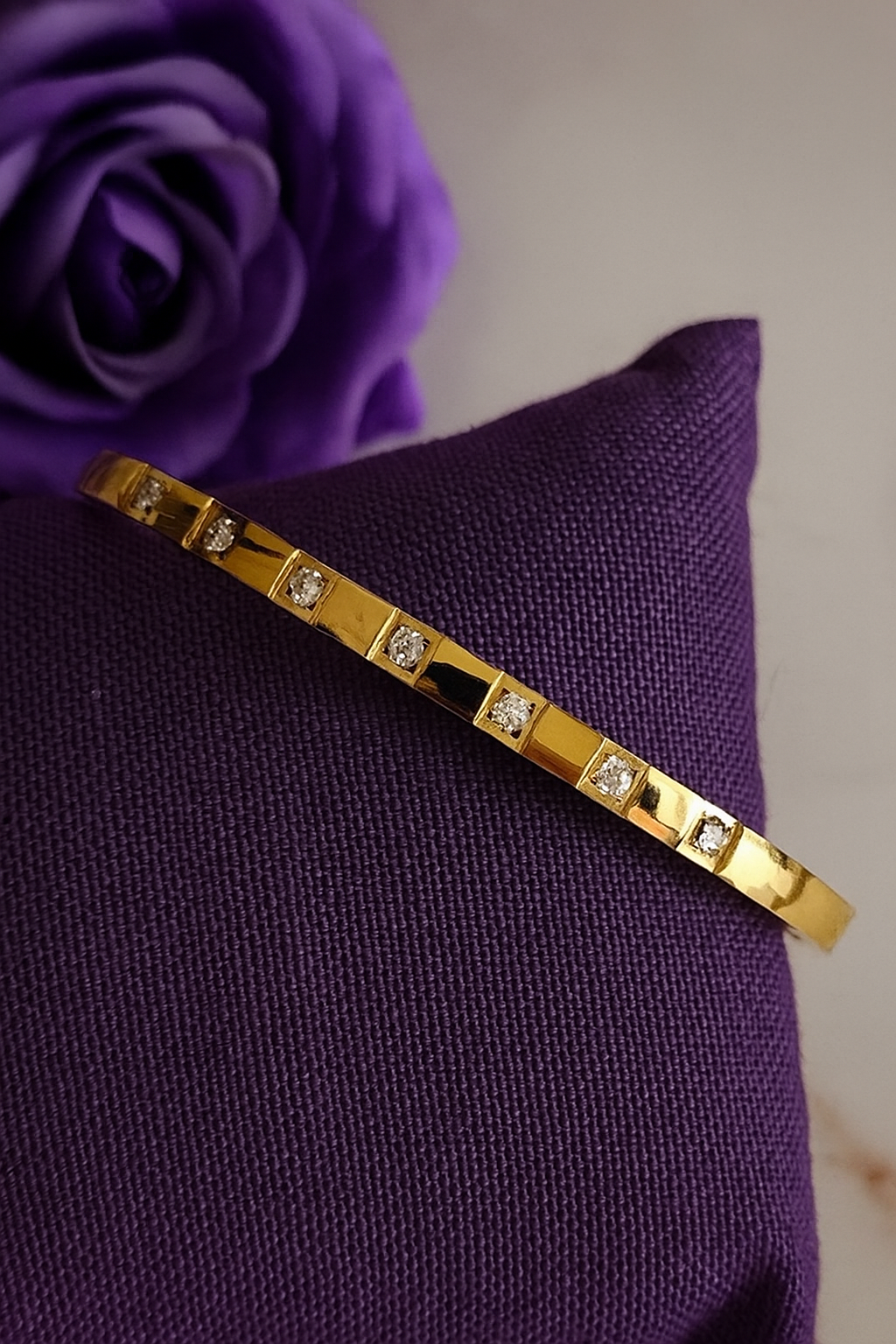 Elegant Gold Bangle with Diamonds